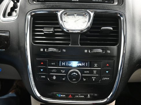 Used 2015 Chrysler Town & Country Touring-L w/ Driver Convenience Group image 20
