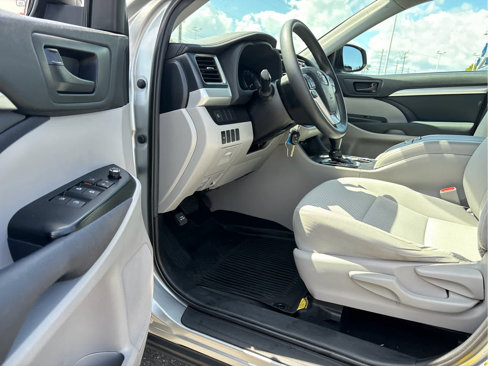 Used 2019 Toyota Highlander LE image 7