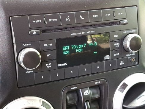 Used 2015 Jeep Wrangler Unlimited Sahara w/ Connectivity Group image 17
