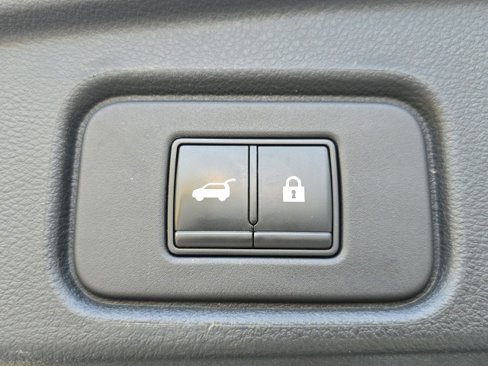 Used 2022 Nissan Pathfinder Platinum w/ Cargo Package image 33