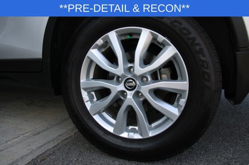 Used 2017 Nissan Rogue SV image 16