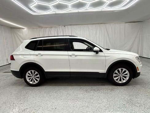 Used 2020 Volkswagen Tiguan S image 2