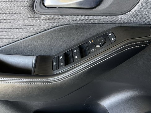 Used 2023 Nissan Rogue SV image 22