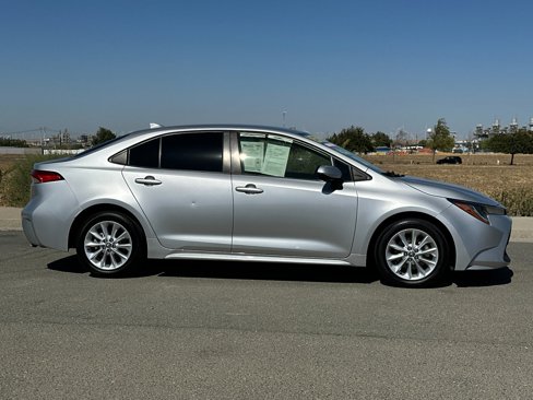 Used 2020 Toyota Corolla LE image 3