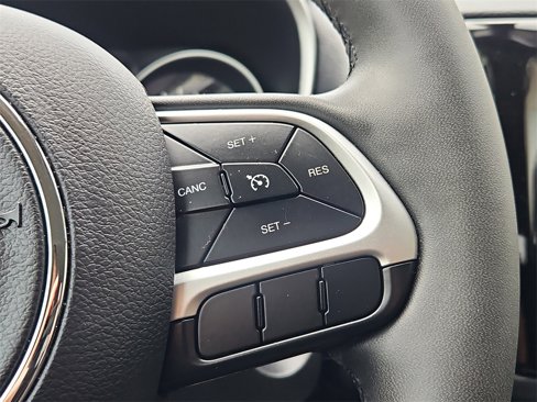 Used 2021 Jeep Compass Latitude image 23