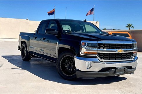 Used 2018 Chevrolet Silverado 1500 LT w/ All Star Edition image 2