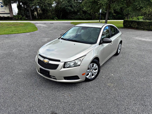 Used 2013 Chevrolet Cruze LS image 2