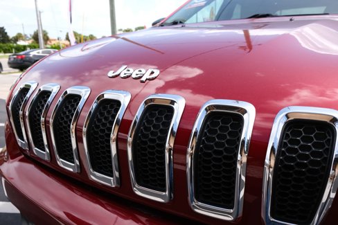 Used 2016 Jeep Cherokee Sport image 11