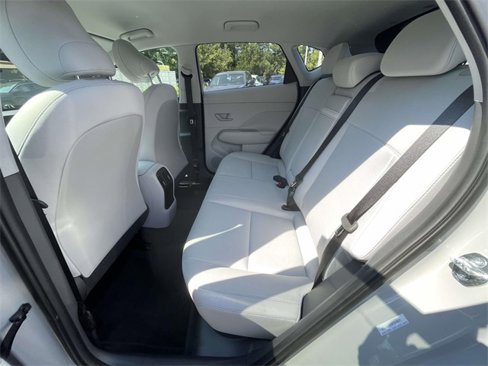 Certified 2025 Hyundai Kona SEL image 9