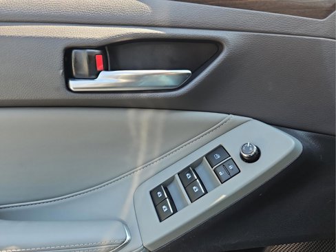 Used 2019 Toyota Avalon XLE image 32