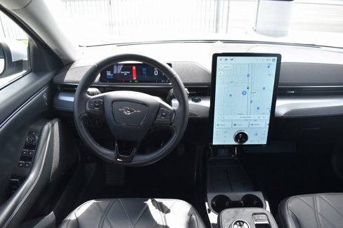 Used 2022 Ford Mustang Mach-E Select image 11