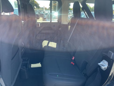 Used 2019 Jeep Wrangler Unlimited Sahara image 26