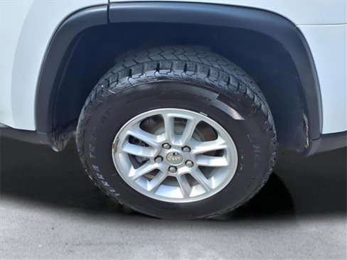 Used 2018 Jeep Grand Cherokee Laredo image 8