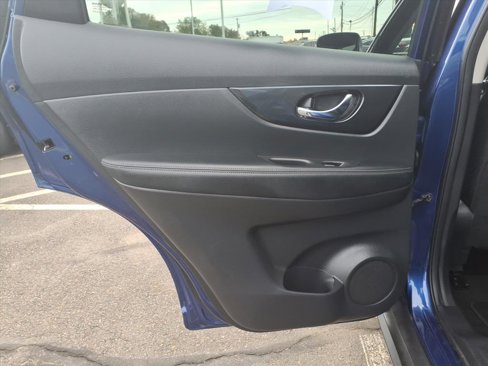 Used 2018 Nissan Rogue SV image 23
