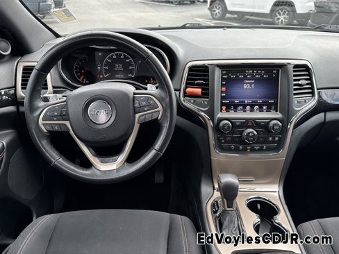 Used 2016 Jeep Grand Cherokee Laredo 75th Anniversary image 27