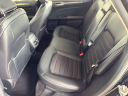 Used 2017 Ford Fusion SE w/ Equipment Group 201A image 4