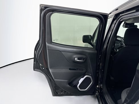 Used 2018 Jeep Renegade Latitude image 25