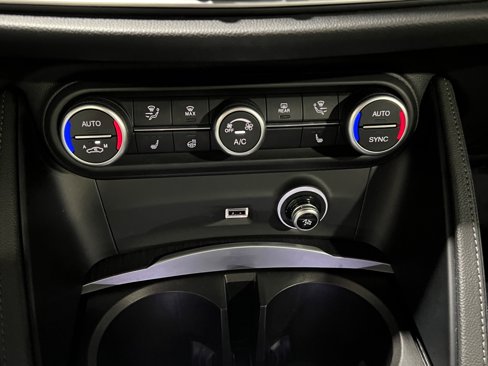 Used 2022 Alfa Romeo Stelvio Ti image 37