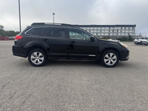 Used 2010 Subaru Outback 2.5i Premium w/ Popular Equipment Group 1B image 5