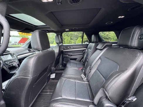 Used 2018 Ford Explorer XLT w/ Equipment Group 202A image 22