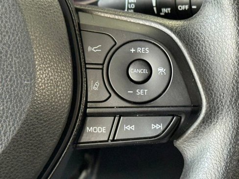Used 2020 Toyota RAV4 XLE image 3