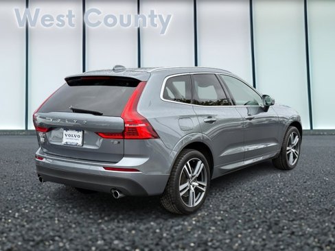 Used 2021 Volvo XC60 T5 Momentum w/ Advanced Package image 4