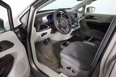 Used 2018 Chrysler Pacifica Touring Plus image 23