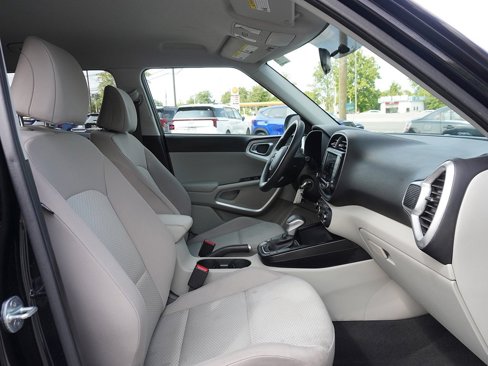 Used 2022 Kia Soul LX image 28