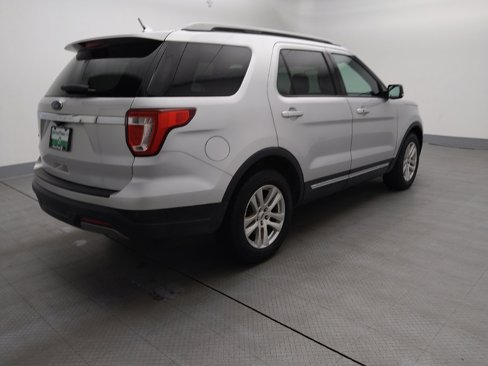 Used 2019 Ford Explorer XLT w/ Equipment Group 201A image 10
