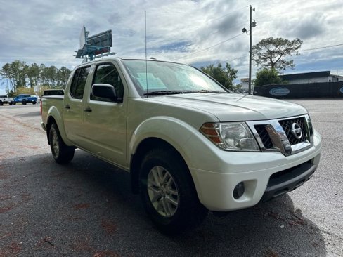 Used 2018 Nissan Frontier SV image 6