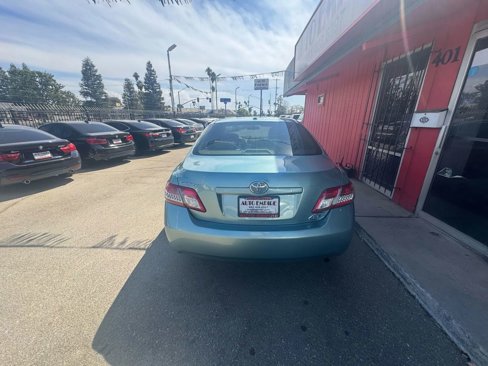 Used 2010 Toyota Camry LE image 6