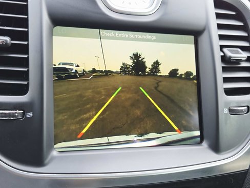 Used 2017 Chrysler 300 C image 30