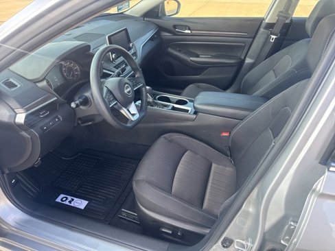 Used 2024 Nissan Altima 2.5 SV image 15