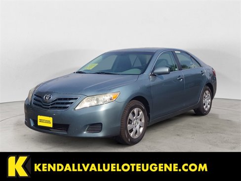 Used 2010 Toyota Camry LE image 1