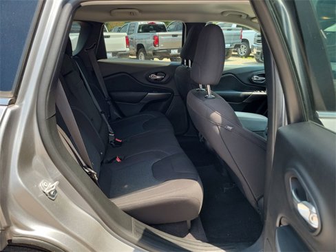 Used 2019 Jeep Cherokee Latitude w/ Popular Appearance Group image 24