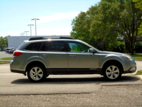 Used 2011 Subaru Outback 2.5i Premium image 7