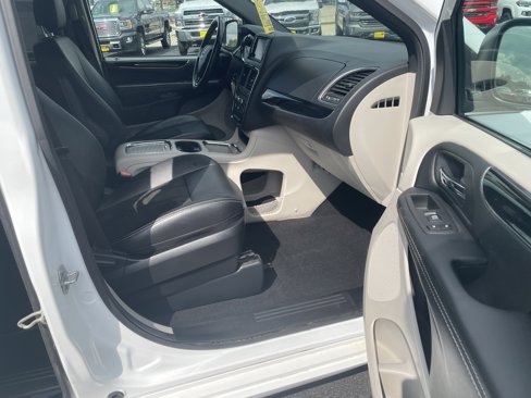 Used 2019 Dodge Grand Caravan SXT image 28