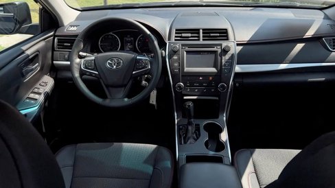 Used 2017 Toyota Camry image 19
