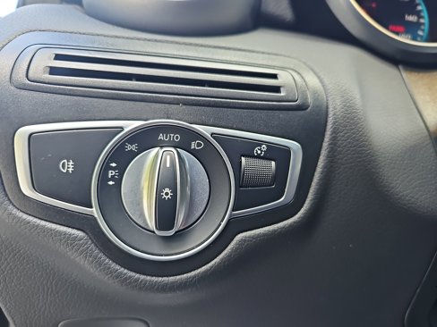 Certified 2022 Mercedes-Benz GLC 300 image 27