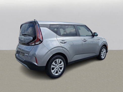 Used 2023 Kia Soul LX image 11