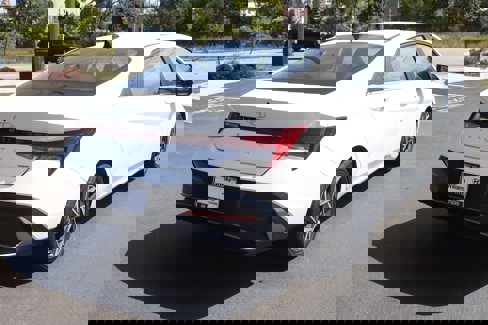 New 2025 Hyundai Elantra Limited image 5