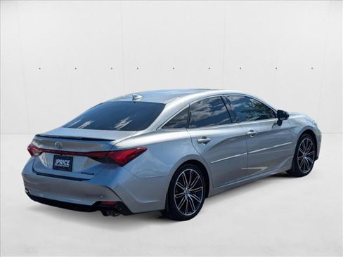 Used 2020 Toyota Avalon Touring image 5
