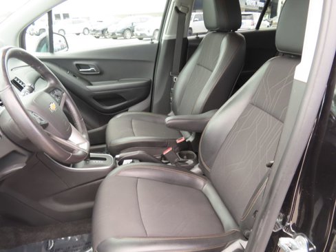 Used 2020 Chevrolet Trax LT w/ LT Convenience Package image 22