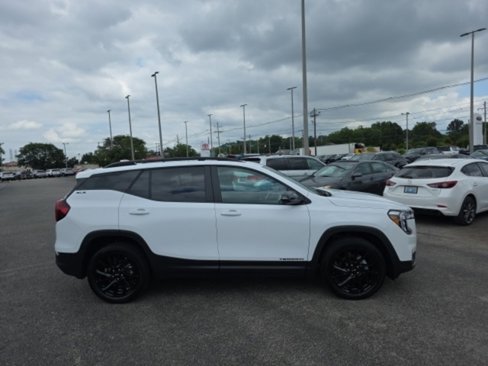 Used 2023 GMC Terrain SLE w/ Driver Convenience Package image 5