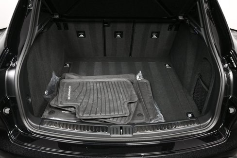 Used 2025 Porsche Macan image 32