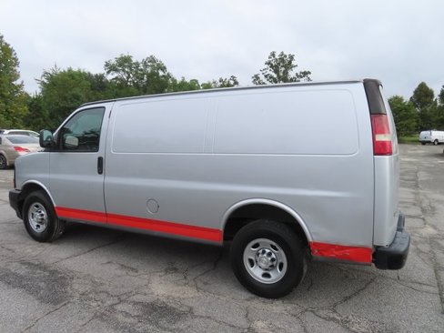 Used 2017 Chevrolet Express 2500 image 6
