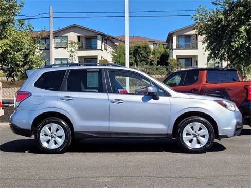 Used 2017 Subaru Forester 2.5i Premium w/ All-Weather Package image 5