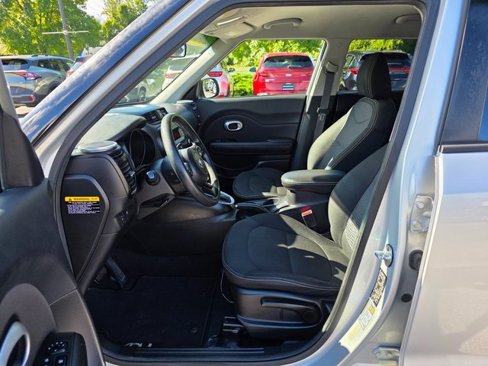 Used 2015 Kia Soul + image 16