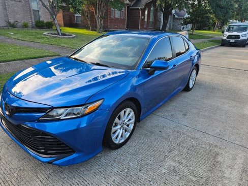 Used 2019 Toyota Camry L image 2