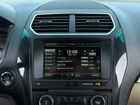 Used 2016 Ford Explorer XLT w/ Equipment Group 202A image 29